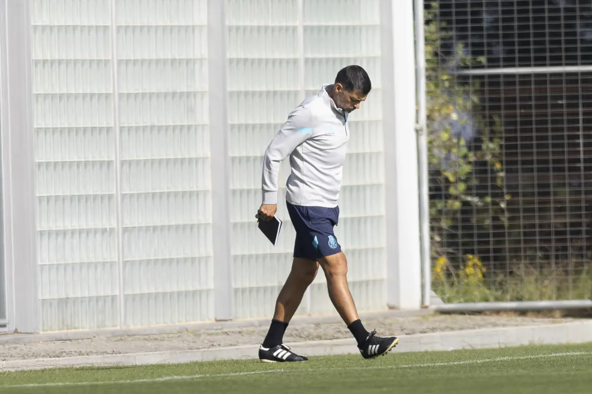 Imagem de contexto do artigo Com o futuro na ordem do dia, Sérgio Conceição está no Olival