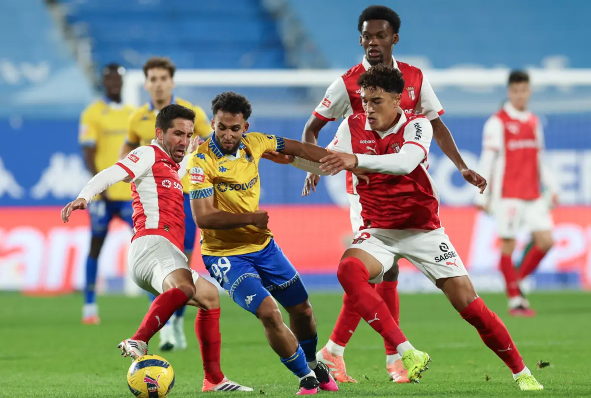 Rafik Guitane vigiado de perto por Mourinho e Vítor Carvalho