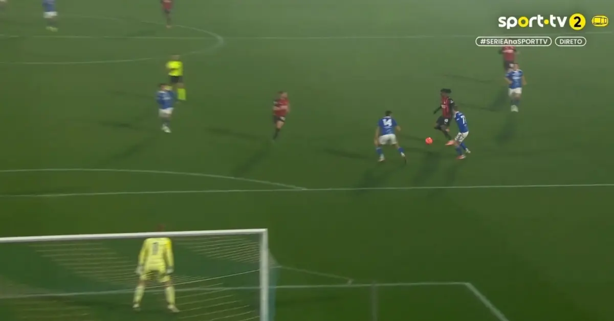 Imagem de contexto do artigo Rafael Leão faz assistência em triunfo do Milan sobre o Como. Ora veja