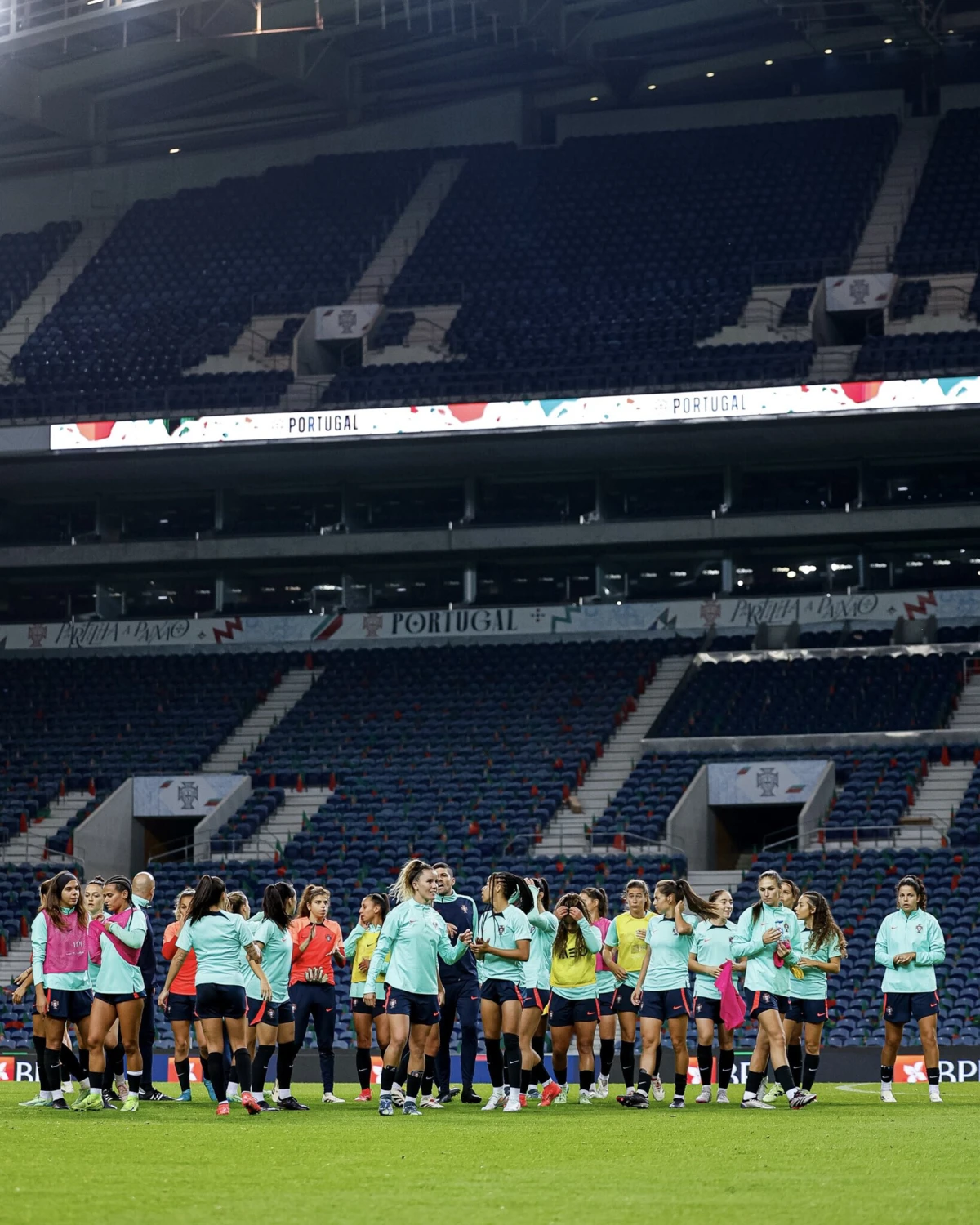 Imagem de contexto do artigo Futebol feminino: Estádio do Dragão lotado para o Portugal-Chéquia