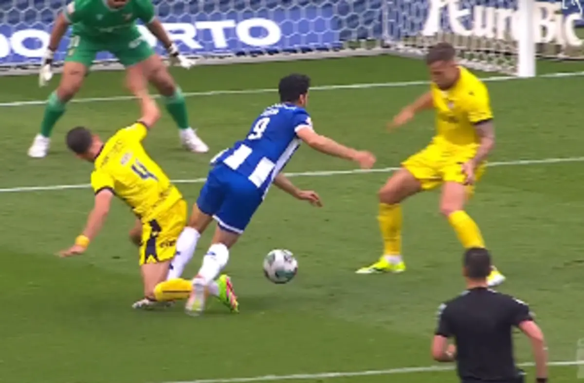 Imagem de contexto do artigo Tribunal O JOGO | Mihaj faz penálti sobre Taremi no FC Porto-Famalicão?