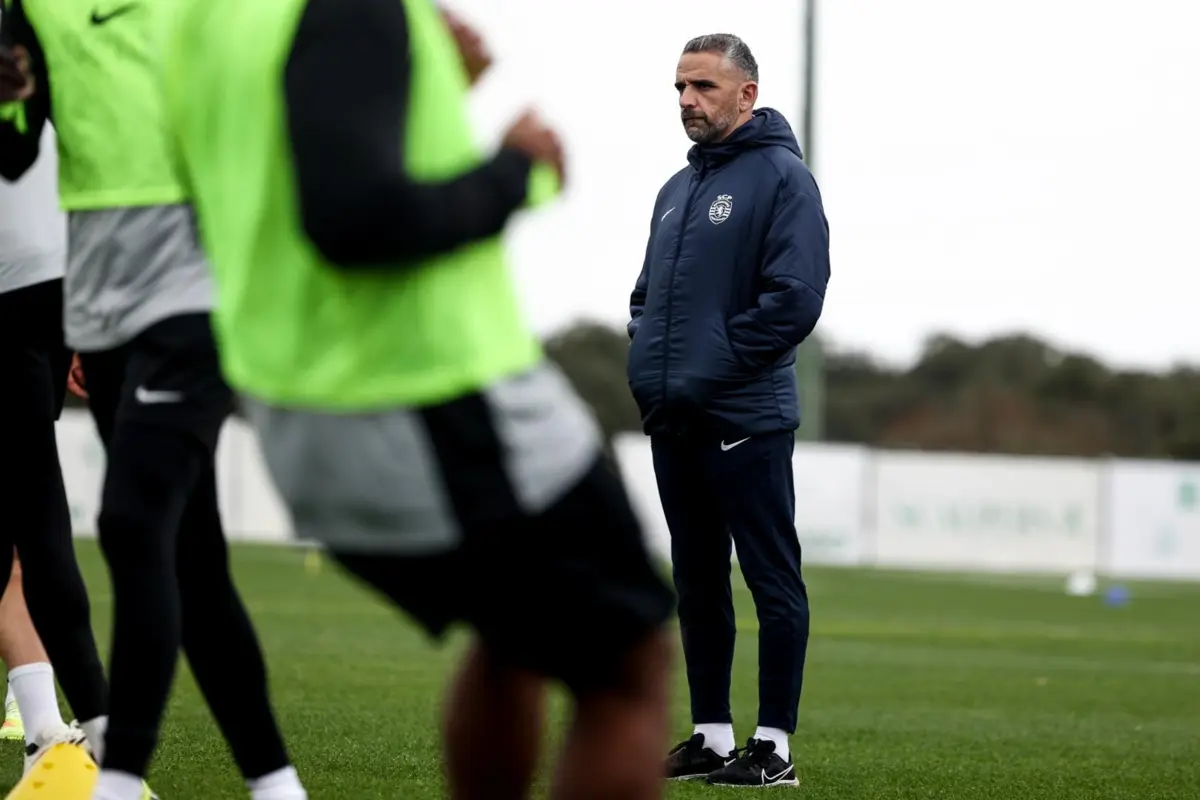 Imagem de contexto do artigo Quatro jogadores da equipa B no treino do Sporting, Debast e Ioannidis ainda ausentes