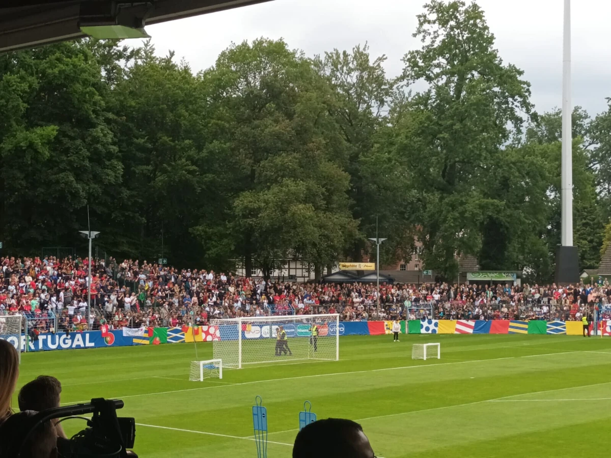 Adepto é travado pela segurança (créditos: O JOGO)