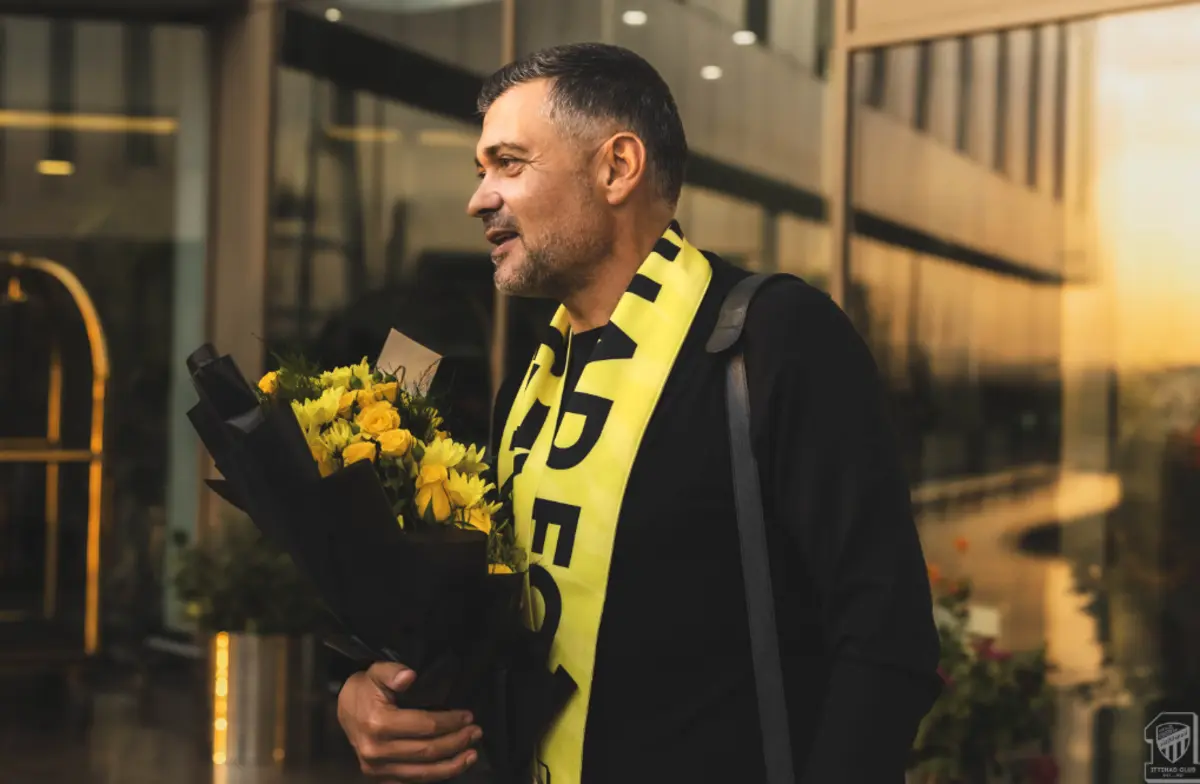 Imagem de contexto do artigo Flores e cachecol: imagens da chegada de Sérgio Conceição à Arábia Saudita