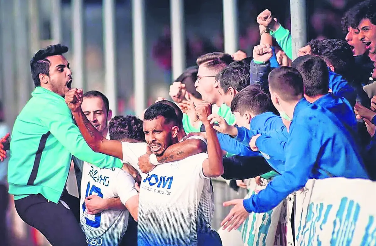 Imagem de contexto do artigo Botijas de dia e golos à noite: Os Sandinenses com avançado em alta