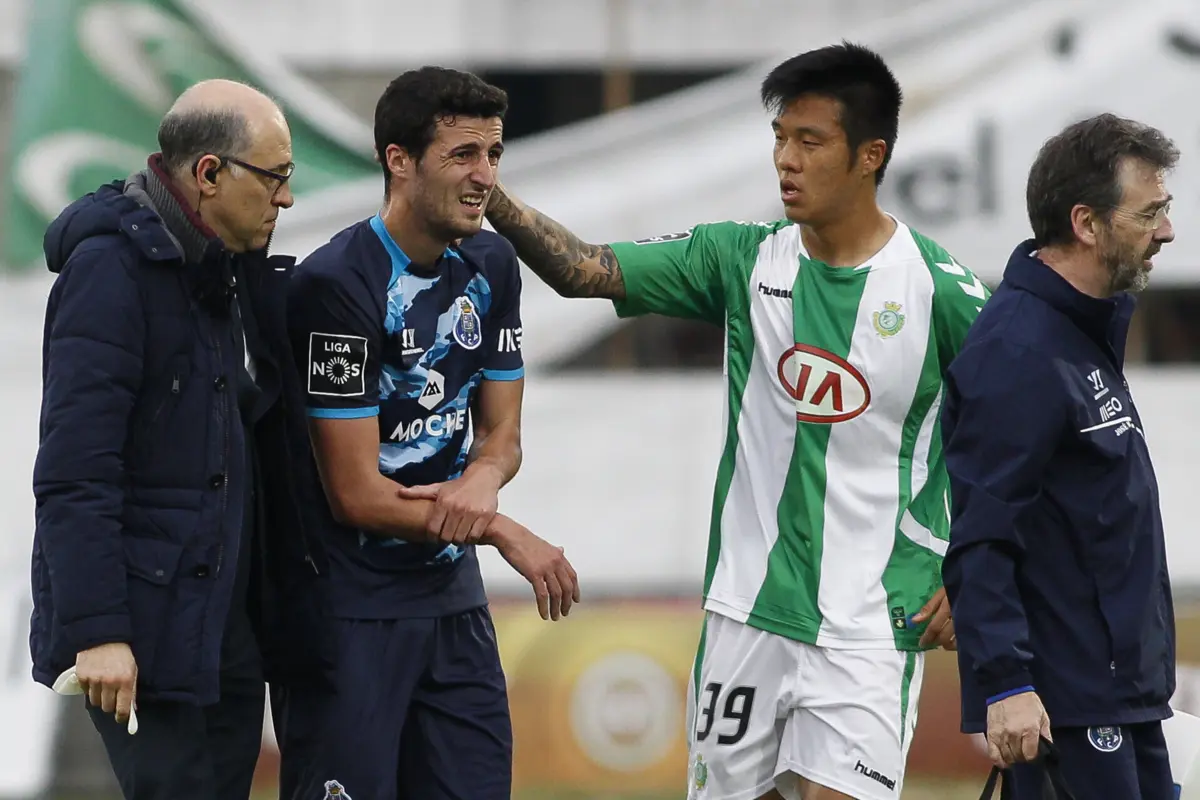 Suk ao serviço do V. Setúbal (Créditos: Global Imagens)