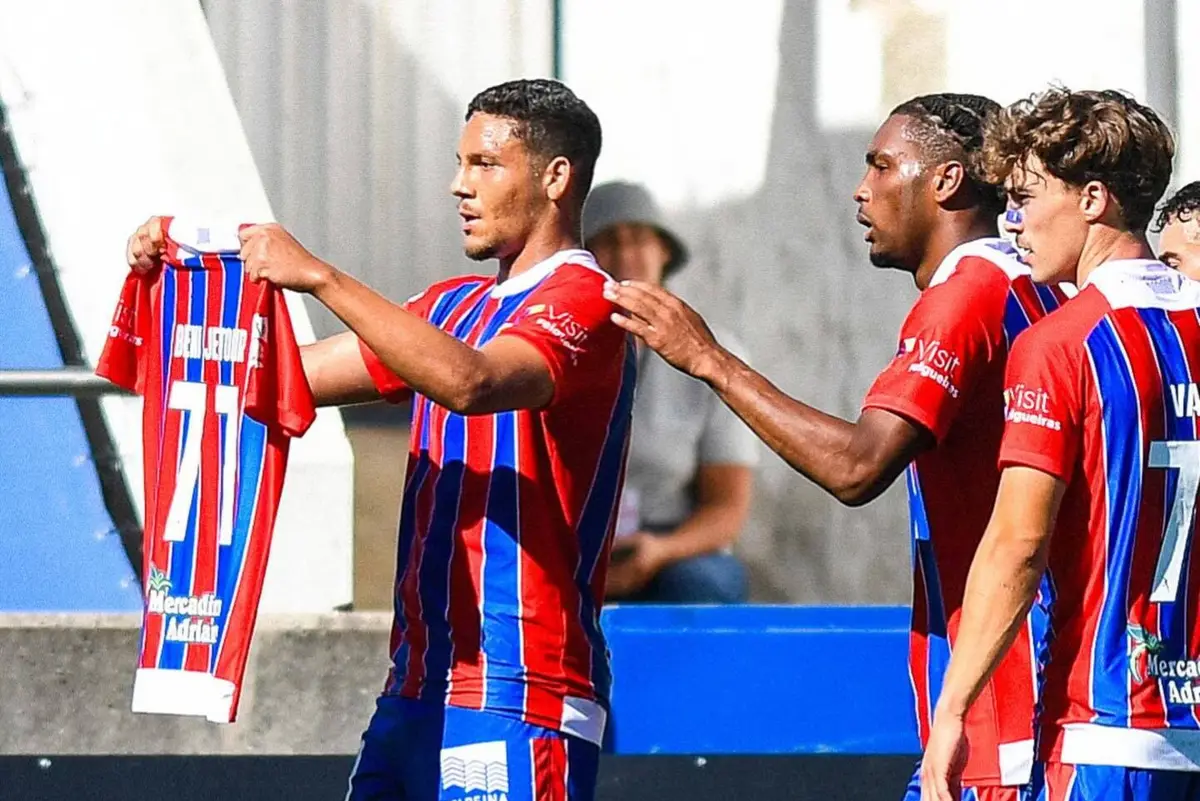 Jogadores do Felgueiras festejam