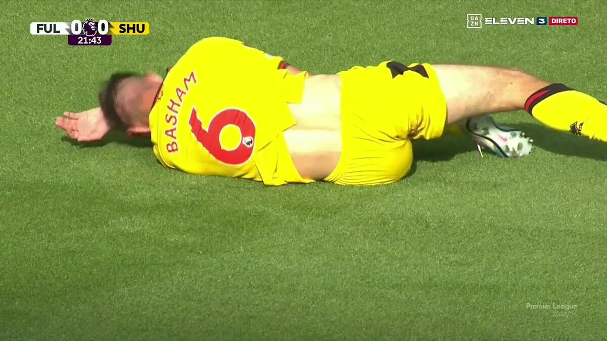 Imagem de contexto do artigo Arrepiante: a lesão de Basham no Fulham-Sheffield United