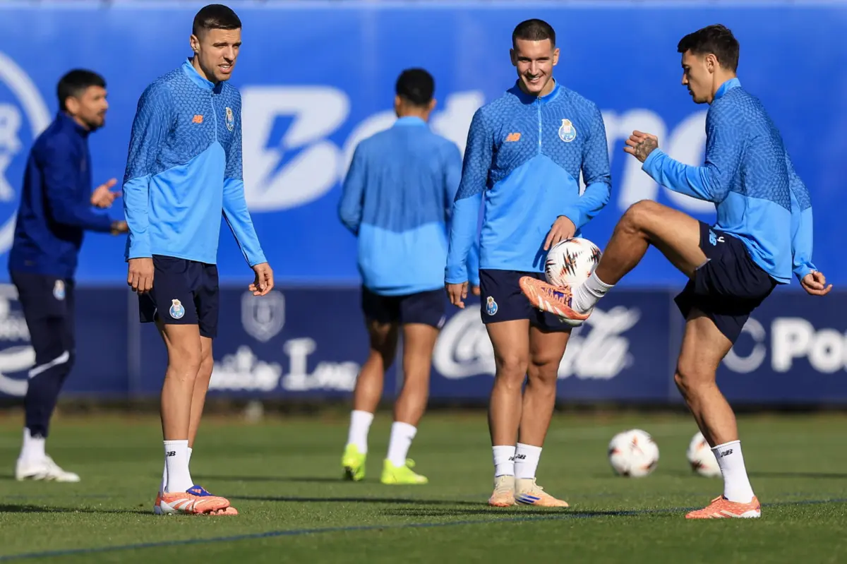 Bednarek à esquerda