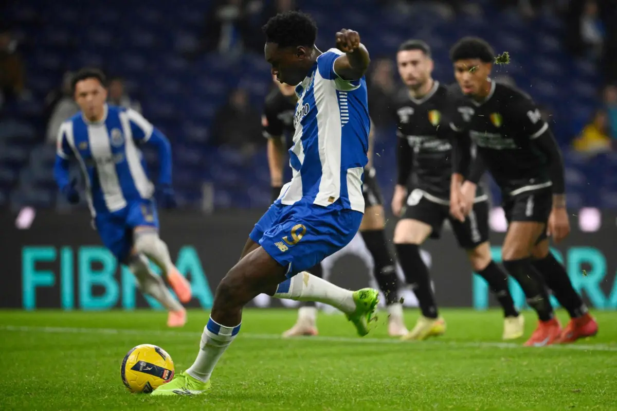 FC Porto's Spanish forward #09 Samuel Omorodion scores the opening goal from the penalty spot during the Portuguese league football match between FC Porto and CF Estrela da Amadora at Dragao stadium in Porto on December 15, 2025. (Photo by Miguel RIOPA / AFP)