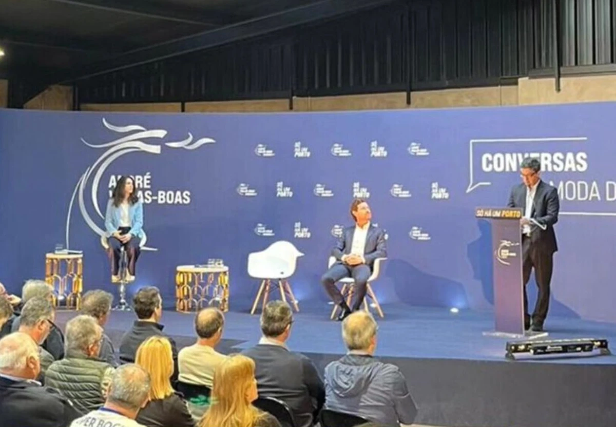 Mário Santos discursa na sede da candidatura de Villas-Boas