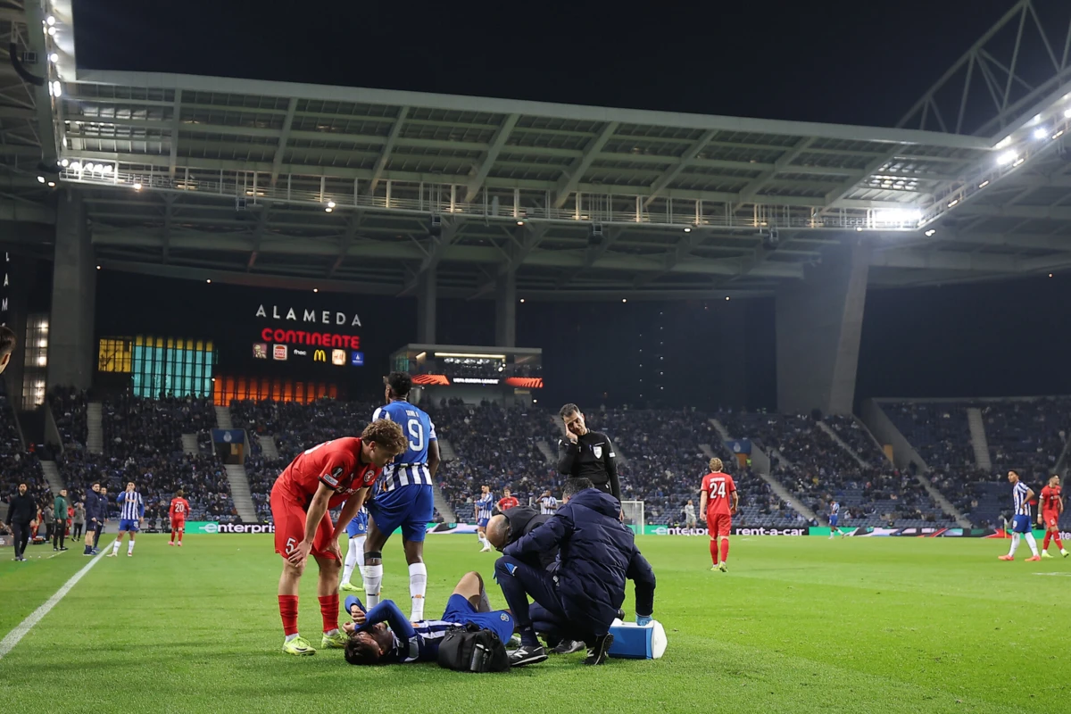 Martim Fernandes foi assistido durante vários minutos (créditos: Miguel Pereira)