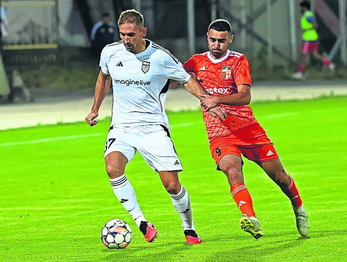 Gonçalo Silva, à esquerda (créditos: FC Noah)