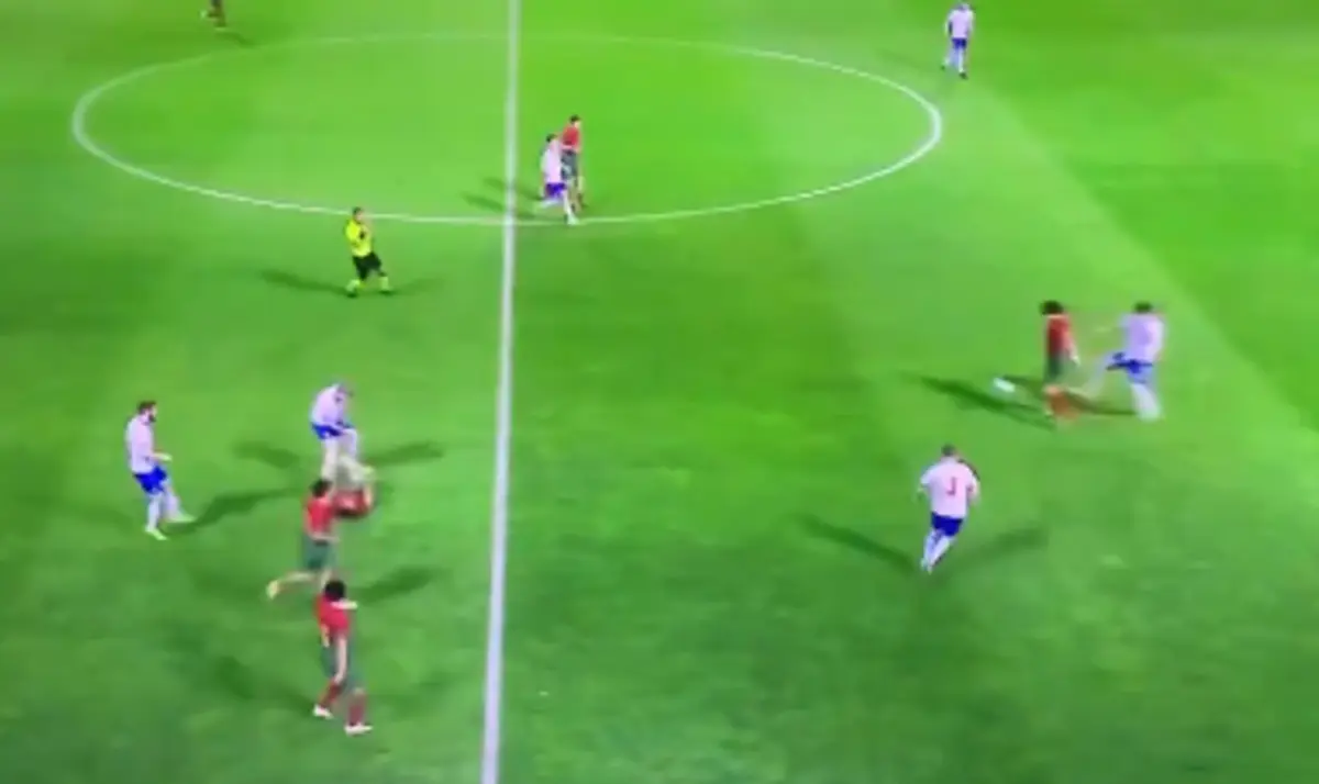 Imagem de contexto do artigo A falta violenta que lesionou Vasco Sousa no Portugal-Ilhas Faroé. Veja o vídeo