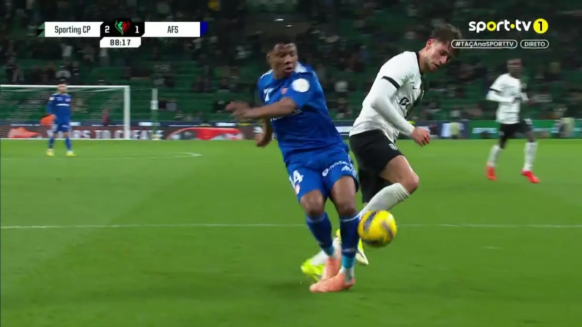 Imagem de contexto do artigo O penálti que levou o Sporting-Aves SAD para prolongamento após chamada do VAR