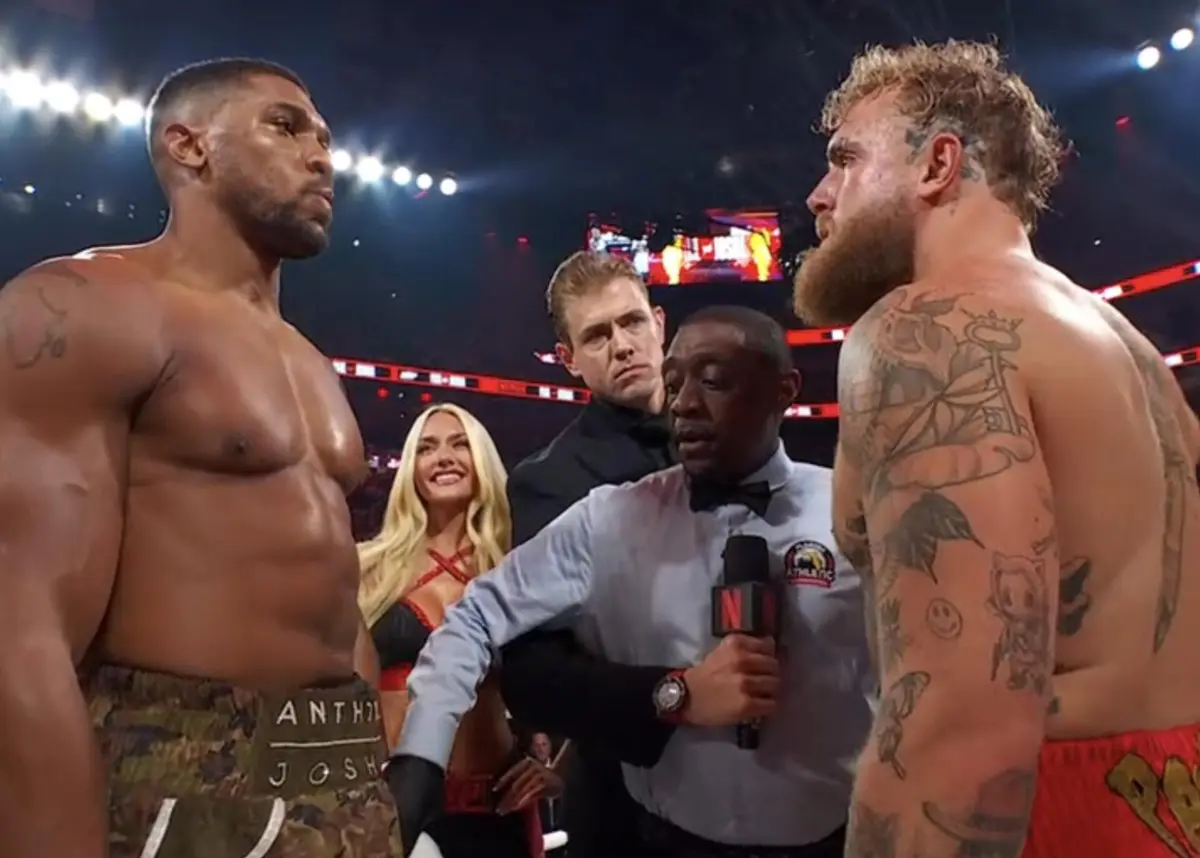 Anthony Joshua e Jake Paul (da esquerda para a direita)