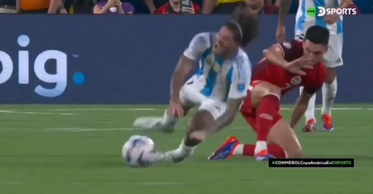 Lance entre Eustáquio e De Paul (créditos: X/Reprodução)