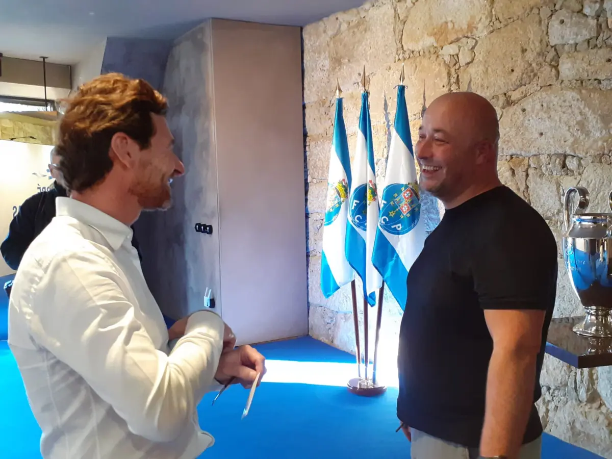 Imagem de contexto do artigo Sede de campanha de Villas-Boas já abriu portas e alguns adeptos chegaram antes da hora