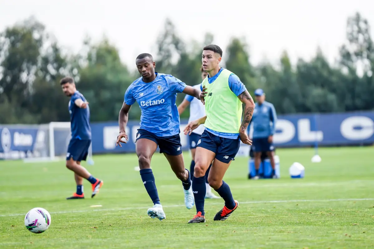 Tiago Djaló e Nehuén Pérez (Créditos: FC Porto)