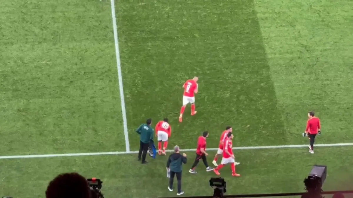 Imagem de contexto do artigo Benfica-Feyenoord: aplausos no regresso de Renato Sanches. Veja o vídeo