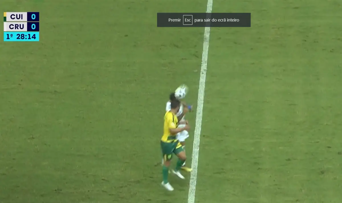 Imagem de contexto do artigo Violento choque de cabeças provoca susto no Cuiabá-Cruzeiro: veja o lance