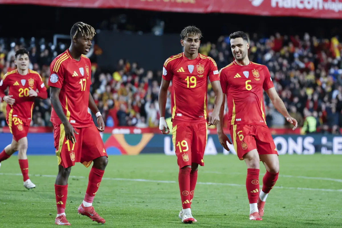 Yamal baixou os calções para festejar contra os Países Baixos (Créditos: EPA Ana Escobar)