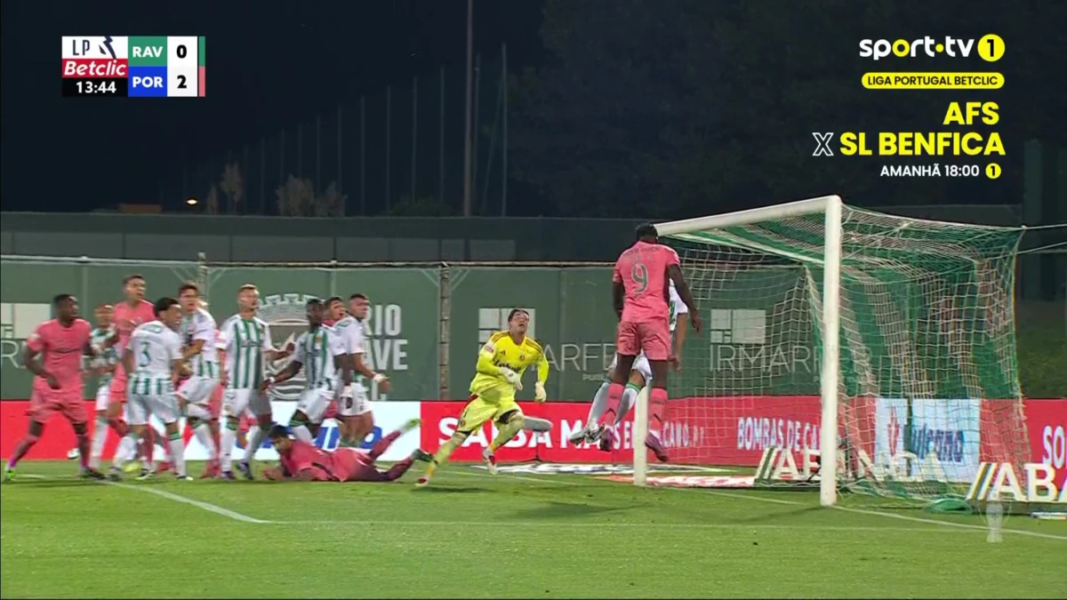 Imagem de contexto do artigo Rio Ave-FC Porto: Samu aumenta vantagem novamente na sequência de um canto