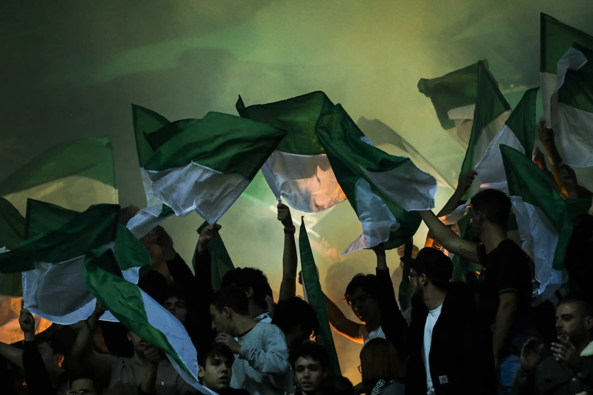 Imagem de contexto do artigo Adepto sportinguista esfaqueado por alegados benfiquistas em ataque ao núcleo de Setúbal