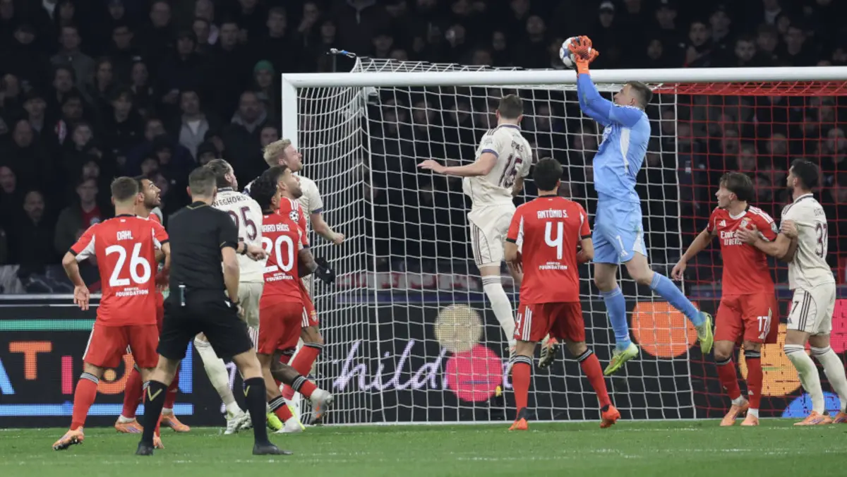 Trubin seguro em Amesterdão