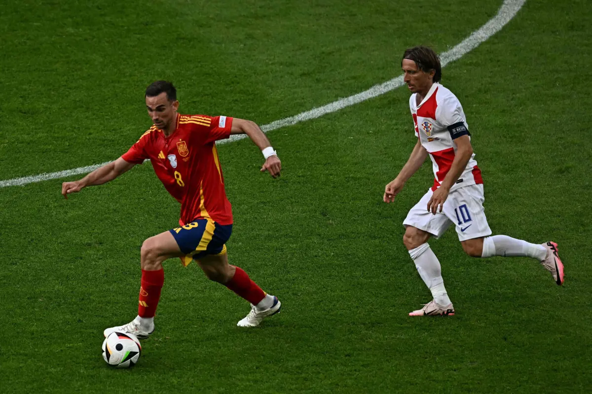 Fabian Ruiz e Modric (Gabriel Bouys/AFP)