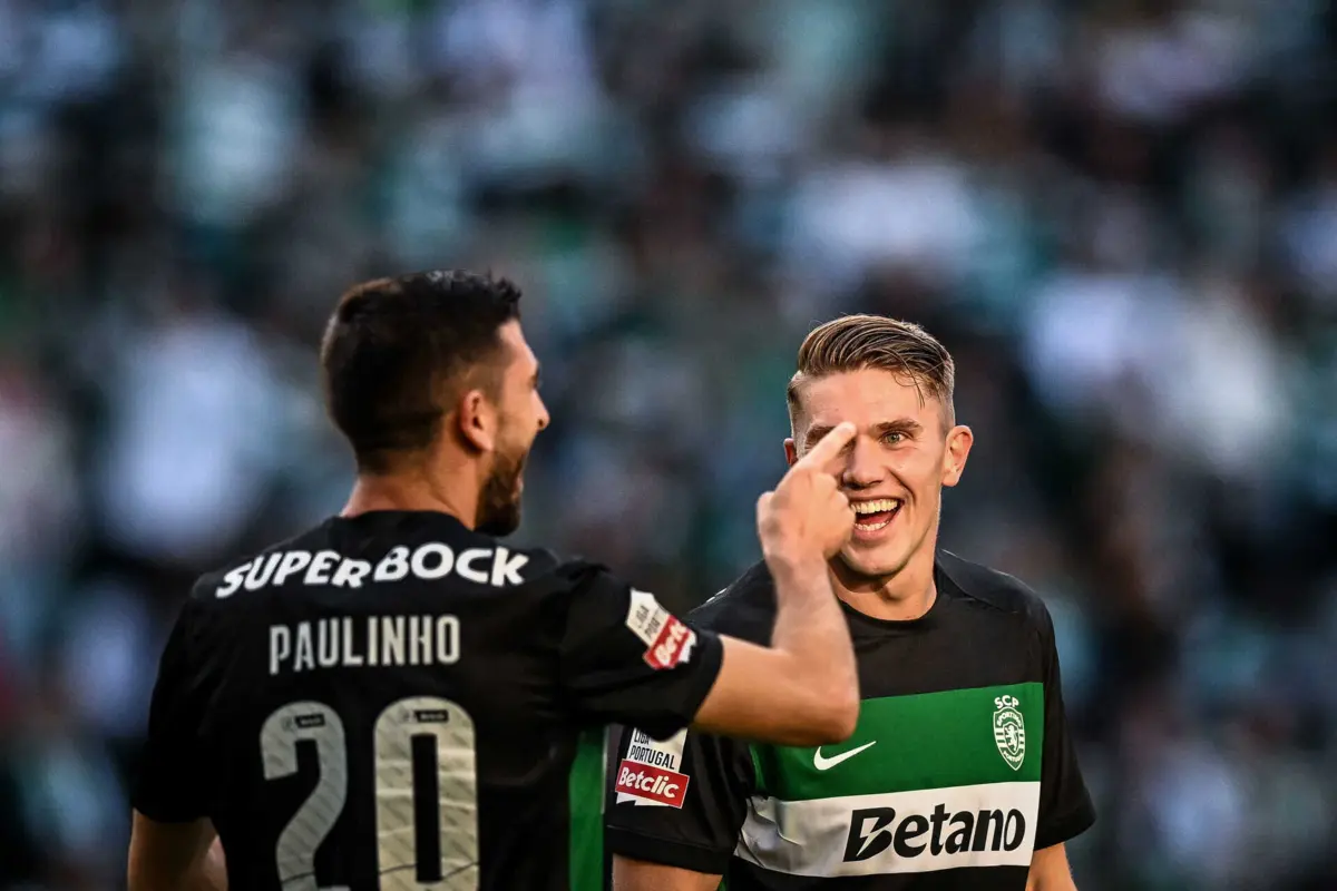 Paulinho e Gyokeres (créditos: PATRICIA DE MELO MOREIRA / AFP)