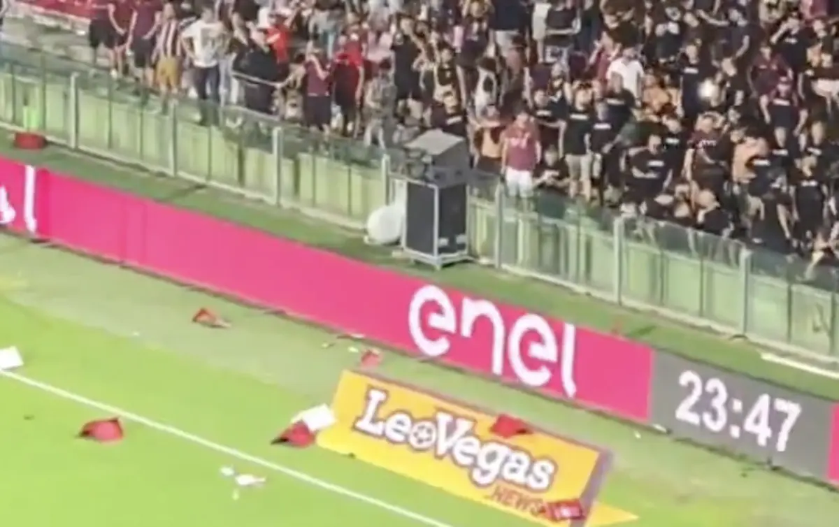 Imagem de contexto do artigo Jogo entre Salernitana e Sampdória suspenso por comportamento dos adeptos