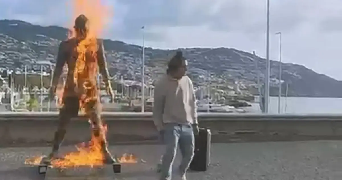 Imagem de contexto do artigo Homem incendiou estátua de Ronaldo no Funchal: assista ao vídeo