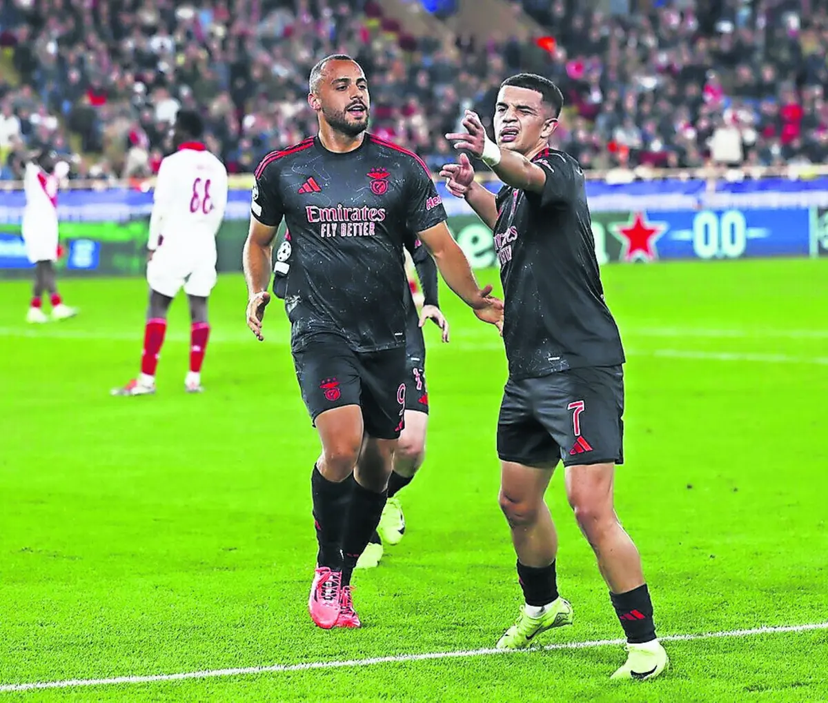 Arthur Cabral e Amdouni entraram para resolver o jogo com o Mónaco