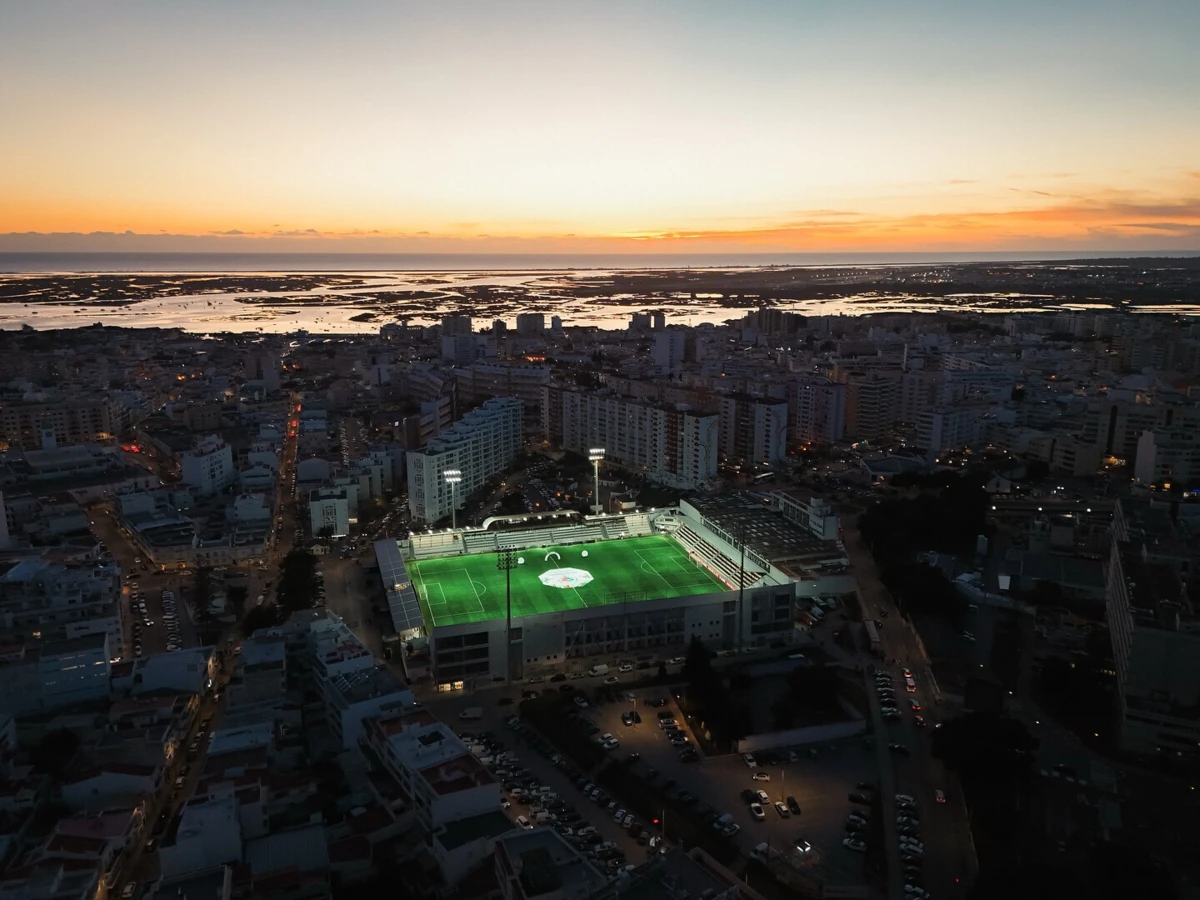 Imagem de contexto do artigo Os onzes iniciais de Farense e Benfica para o jogo da Taça de Portugal