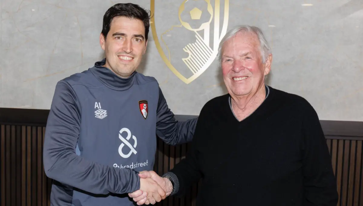 Andoni Iraola à esquerda (Reprodução: Bournemouth)