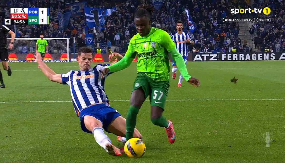 Imagem de contexto do artigo Sporting reclamou penálti sobre Quenda e acabou clássico com dois expulsos. Ora veja
