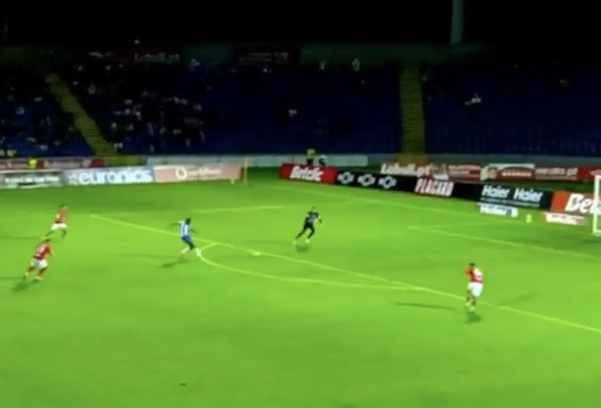 Imagem de contexto do artigo Santa Clara-FC Porto: erro inacreditável de Gabriel Batista e golo de Samu. Ora veja