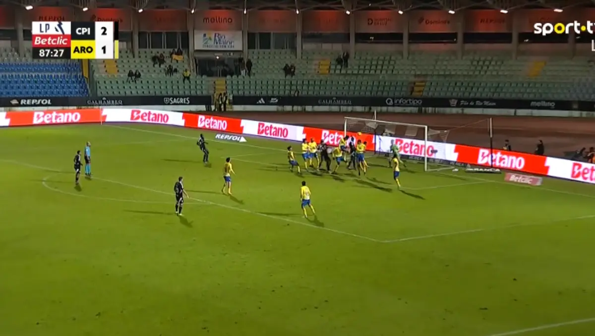 Imagem de contexto do artigo Veja o golo de Obeng que fechou as contas do Casa Pia-Arouca