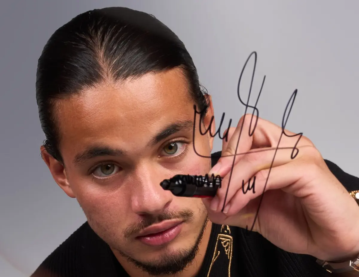 Imagem de contexto do artigo Moussa, que esteve nas cogitações do Benfica, prolonga contrato