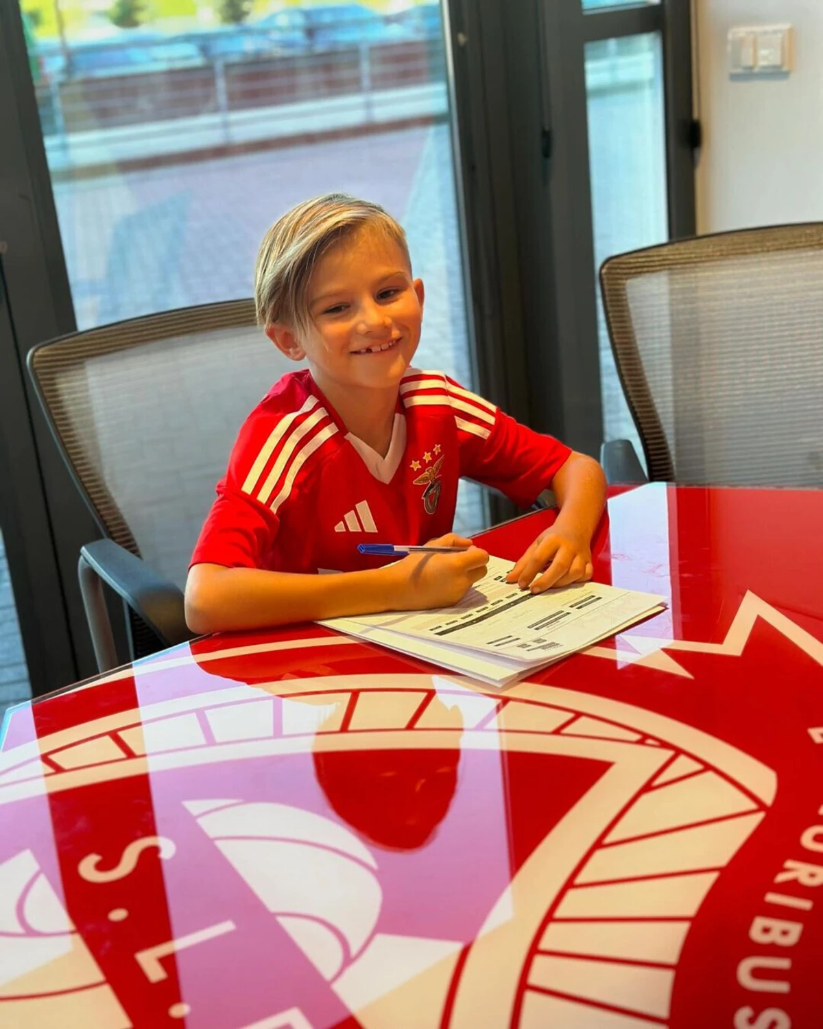 Imagem de contexto do artigo Filho de Fejsa "assina" pelo Benfica