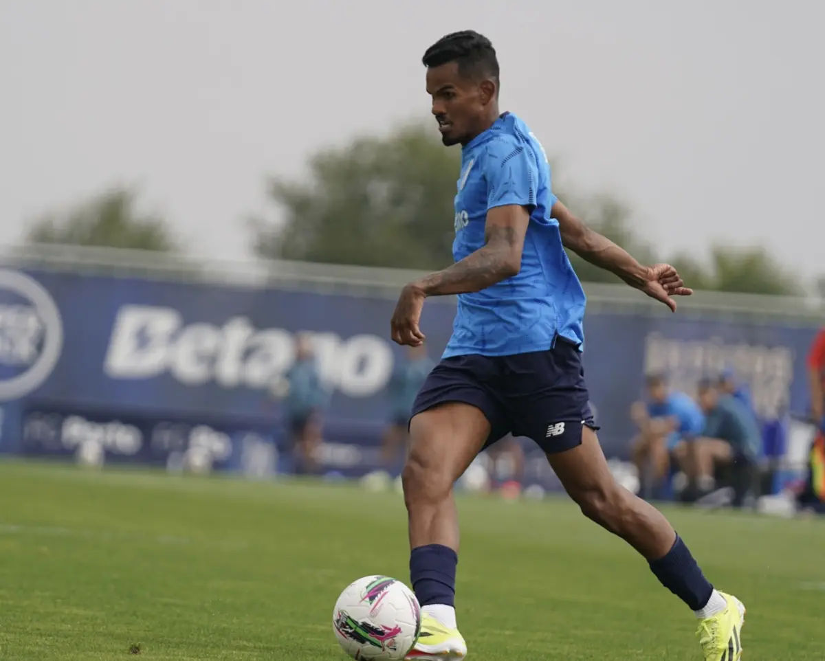 Imagem de contexto do artigo FC Porto: Galeno aqueceu à parte antes do jogo com o Sturm Graz