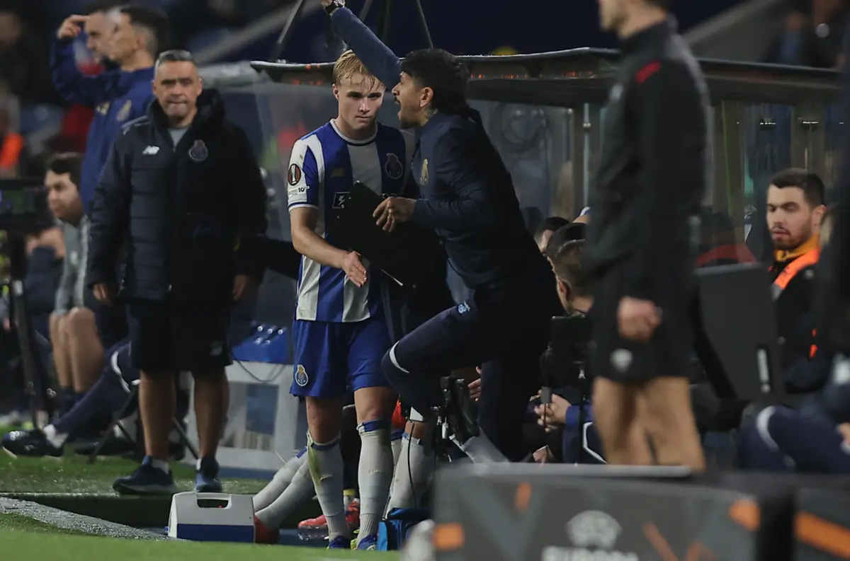 Froholdt substituído frente ao Rangers