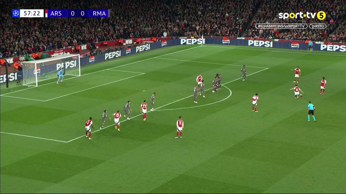 Imagem de contexto do artigo Arsenal a vencer o Real Madrid com livre direto de Rice. Ora veja