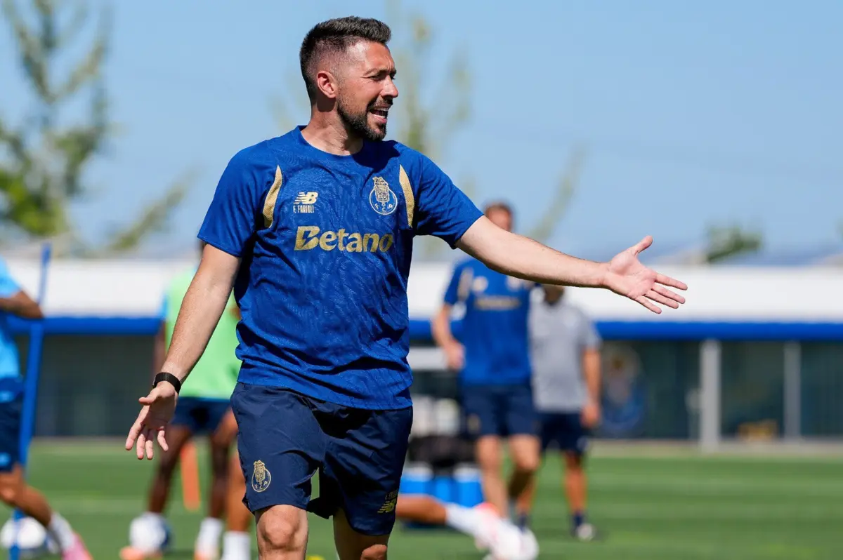 Imagem de contexto do artigo FC Porto: central experiente é o desejo de Francesco Farioli