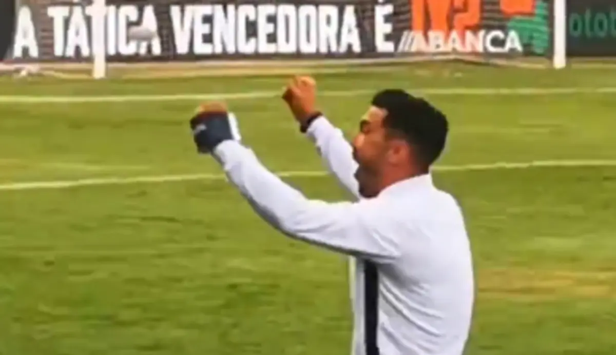 Imagem de contexto do artigo Tozé Marreco celebrou golo da vitória com o filho e acabou expulso. Assista ao vídeo