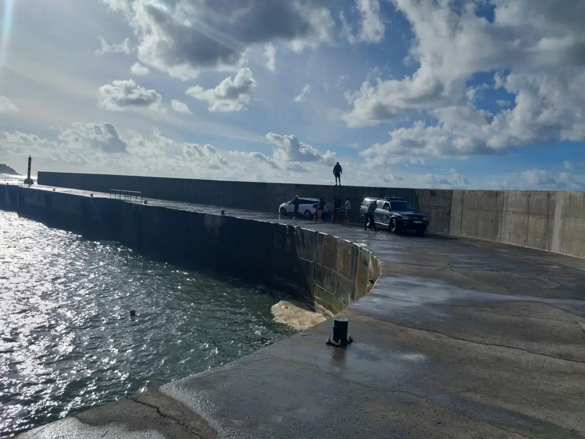 Imagem de contexto do artigo Cinco pessoas resgatadas após serem arrastadas por onda na zona oeste da Madeira