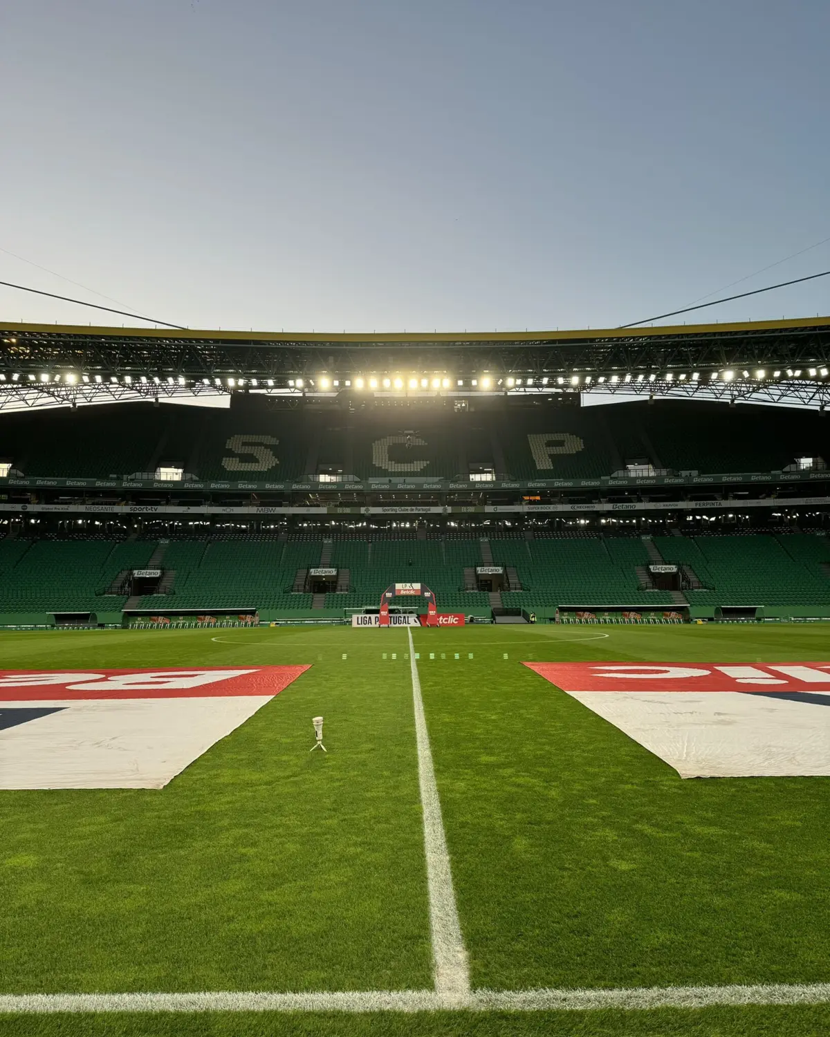 Imagem de contexto do artigo Os onzes titulares e os suplentes de Sporting e Nacional