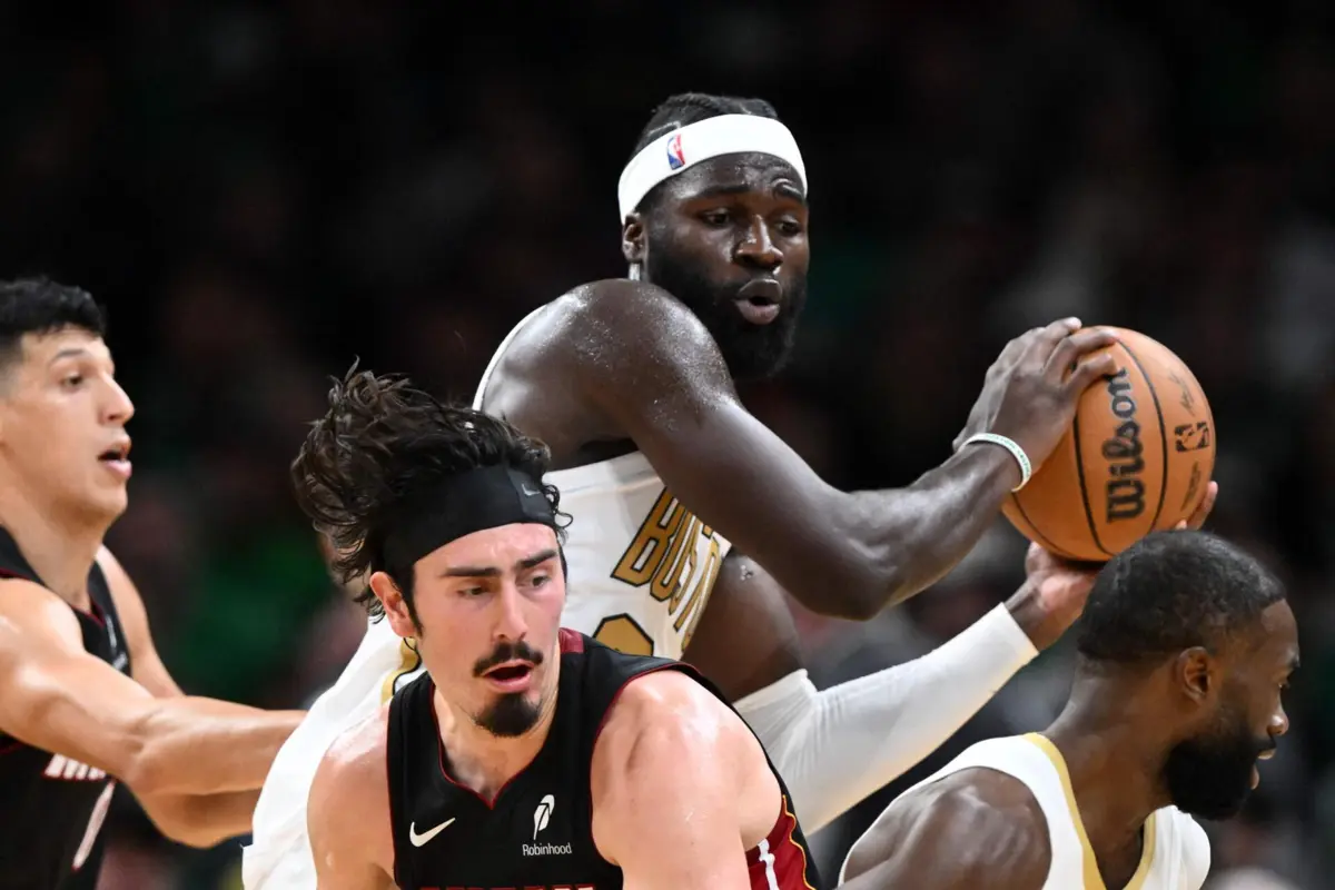Neemias Queta no jogo do Boston Celtics contra o Miami Heat