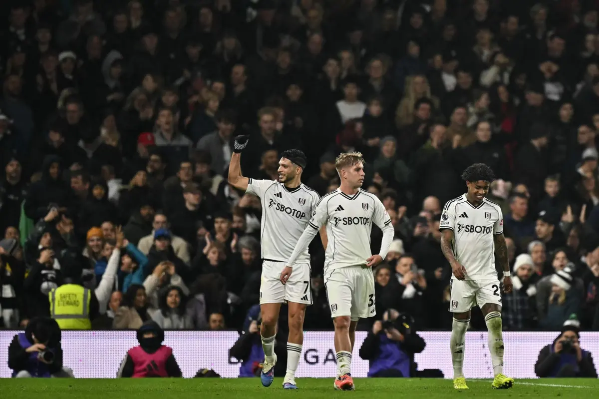 Raúl Jiménez marcou de penálti